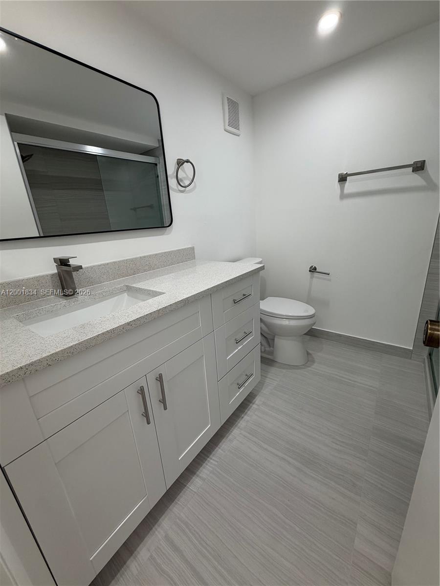 BUILDING SIX OF RACQUET C - Residential Lease