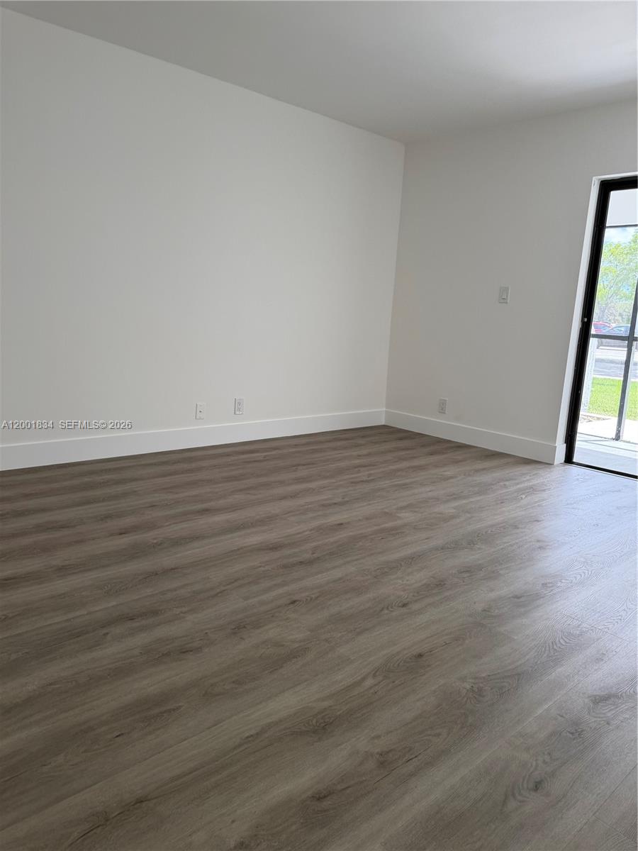 BUILDING SIX OF RACQUET C - Residential Lease