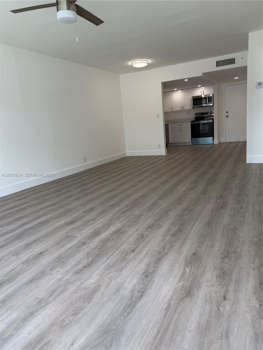 BUILDING SIX OF RACQUET C - Residential Lease