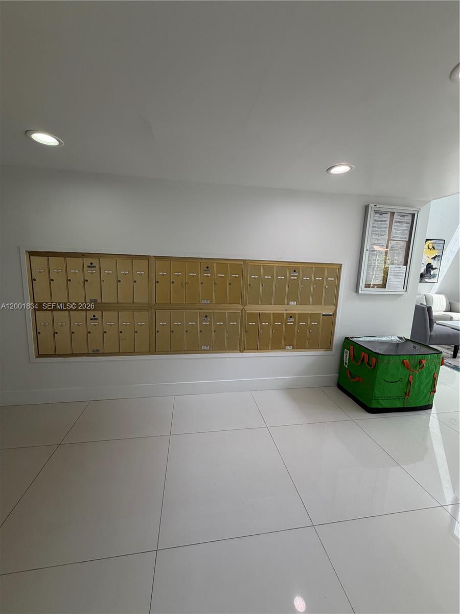 BUILDING SIX OF RACQUET C - Residential Lease