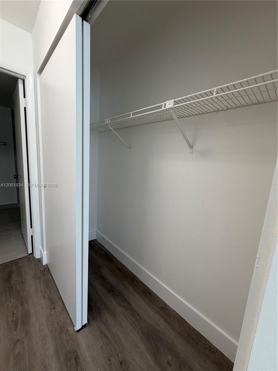 BUILDING SIX OF RACQUET C - Residential Lease