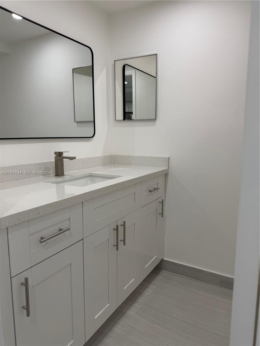 BUILDING SIX OF RACQUET C - Residential Lease