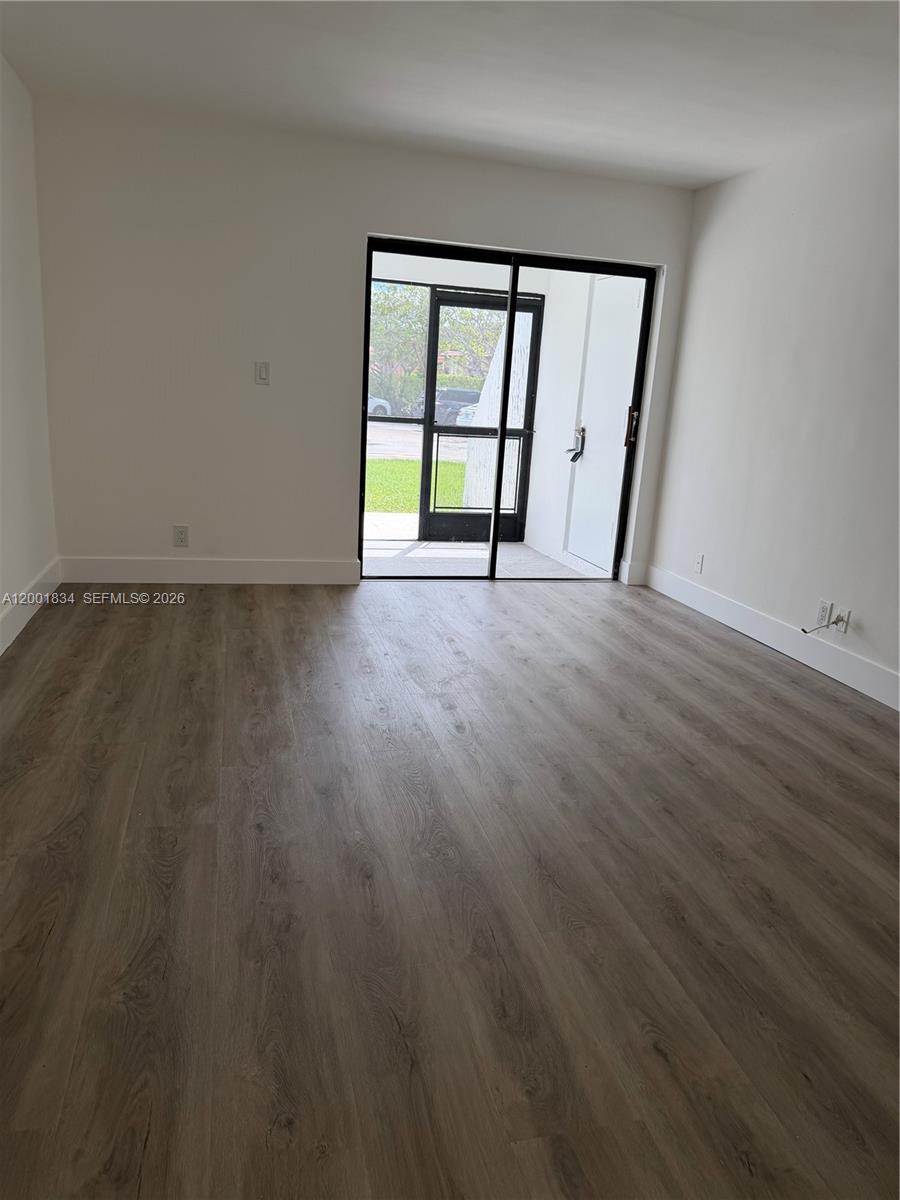 BUILDING SIX OF RACQUET C - Residential Lease