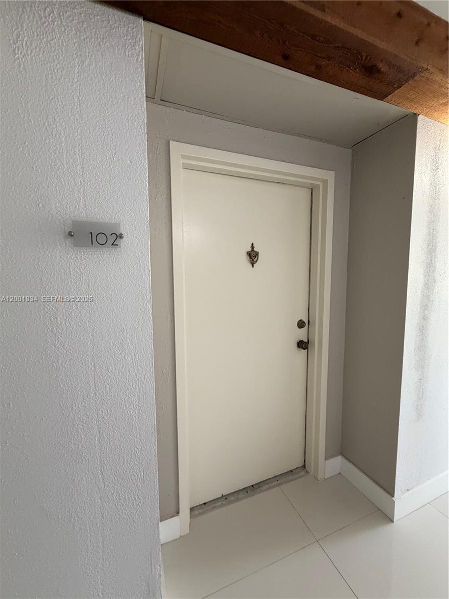 BUILDING SIX OF RACQUET C - Residential Lease