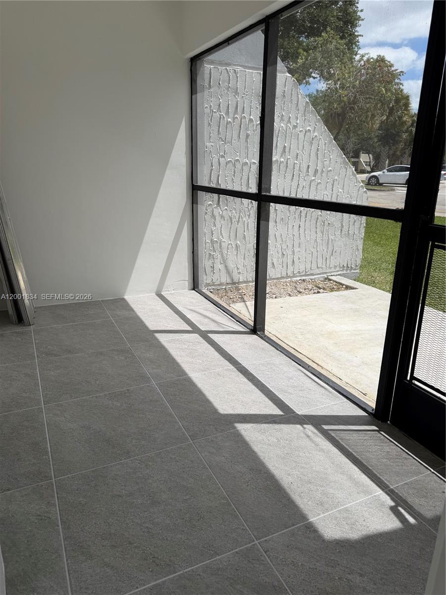 BUILDING SIX OF RACQUET C - Residential Lease