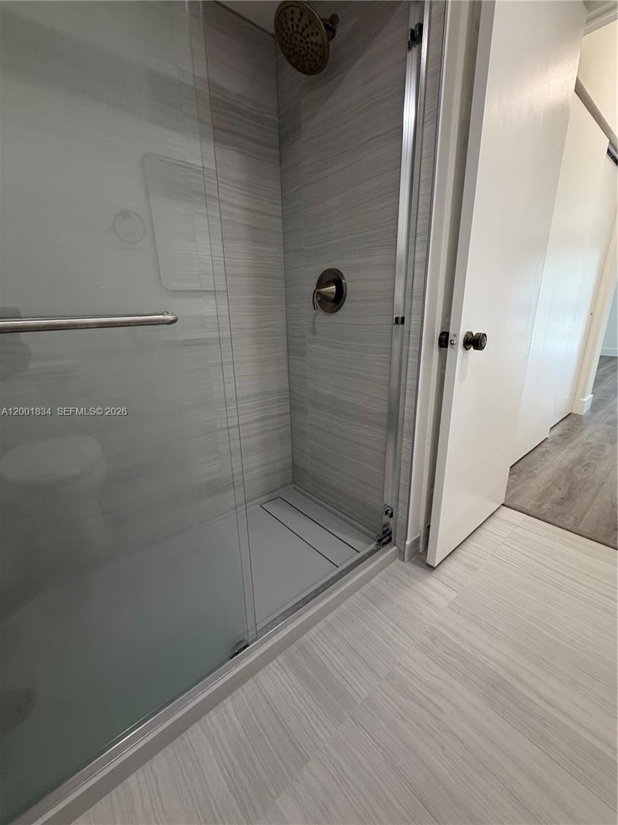 BUILDING SIX OF RACQUET C - Residential Lease