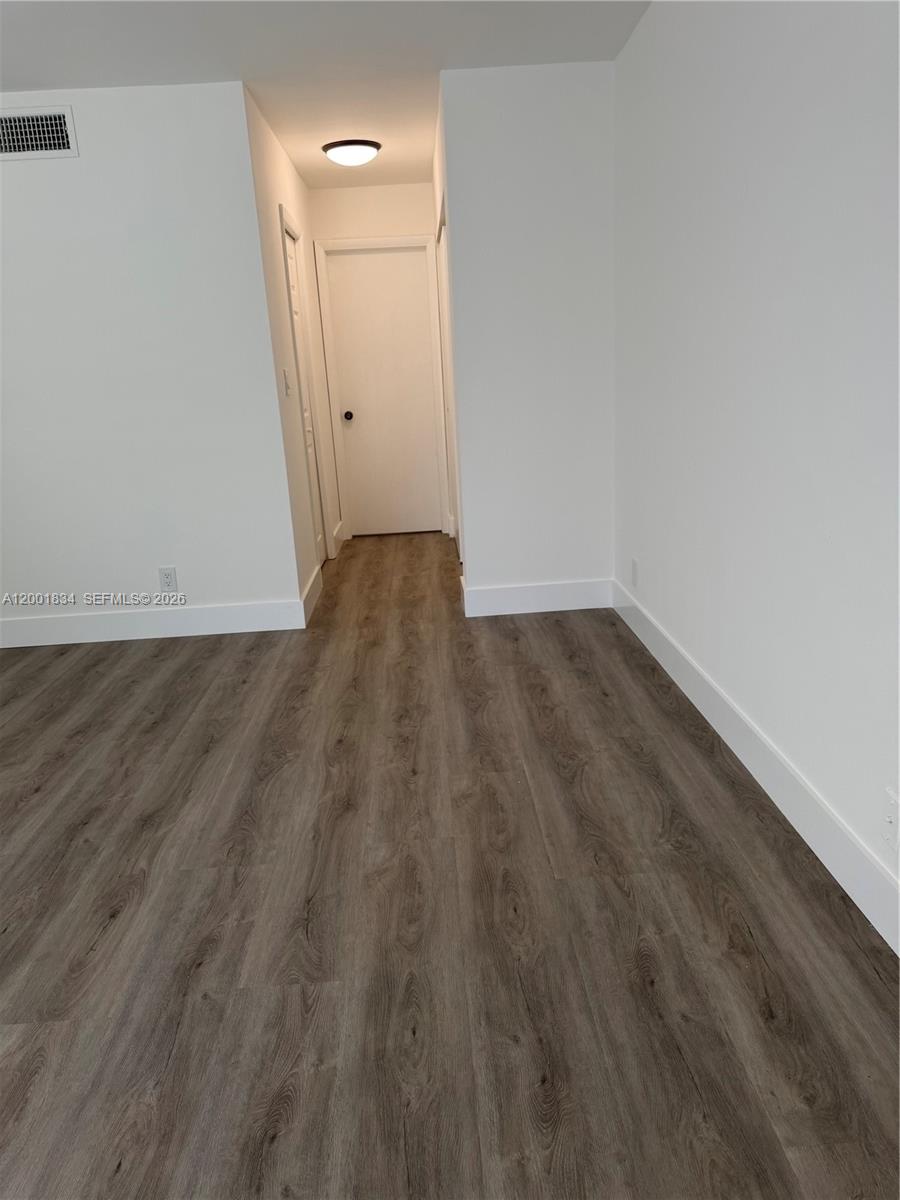 BUILDING SIX OF RACQUET C - Residential Lease