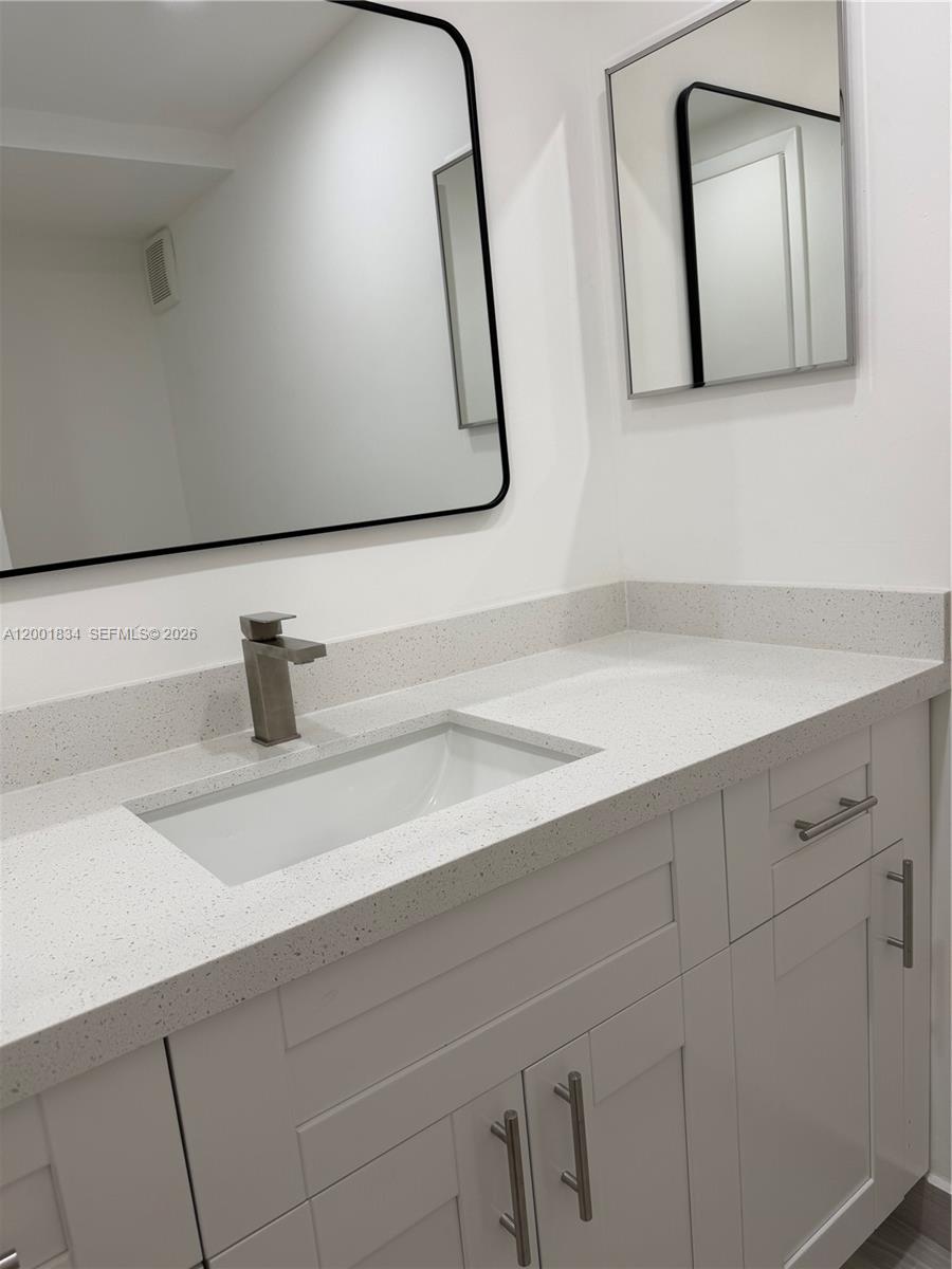 BUILDING SIX OF RACQUET C - Residential Lease