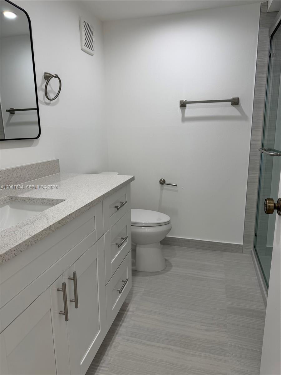 BUILDING SIX OF RACQUET C - Residential Lease