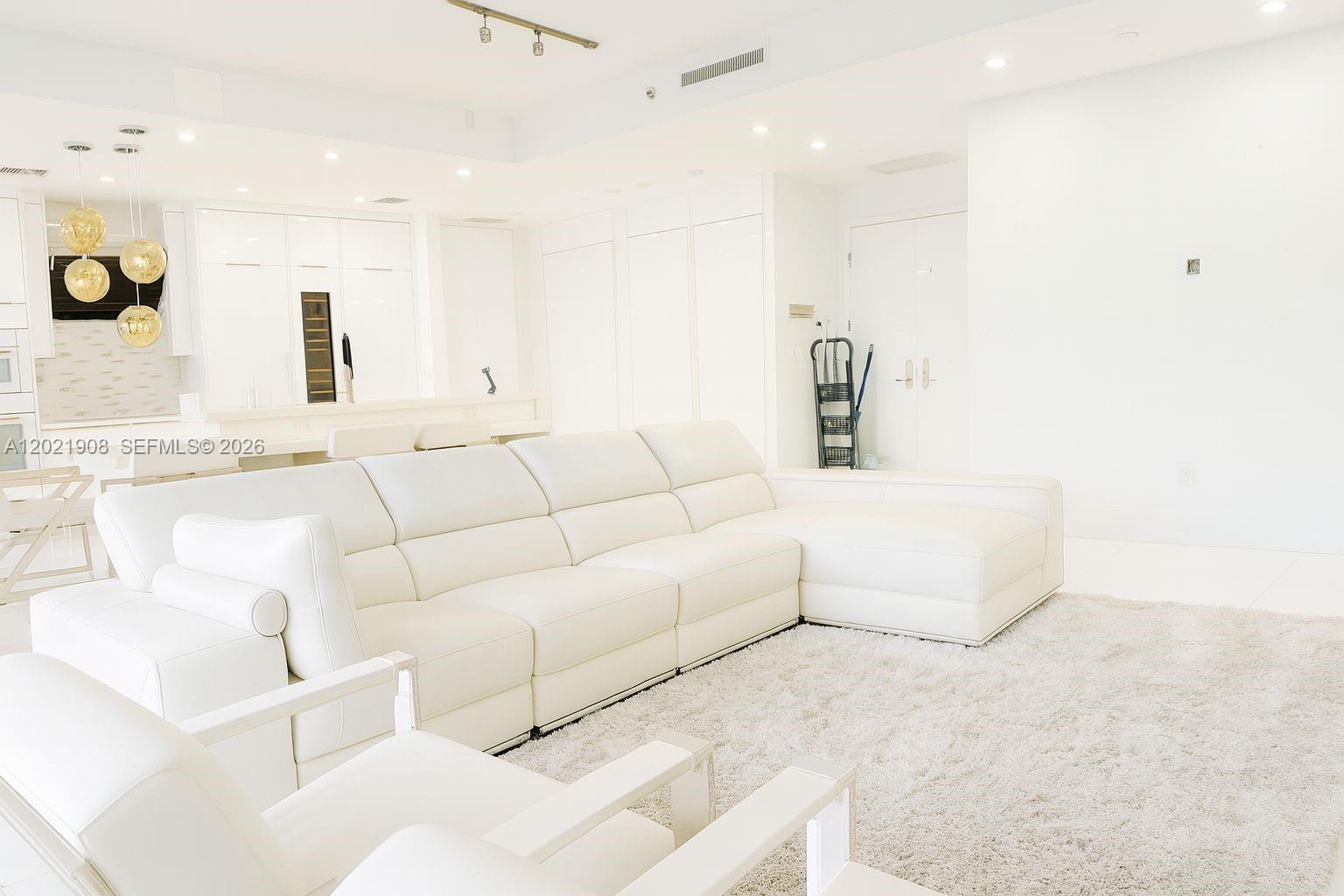 CARBONELL CONDO - Residential