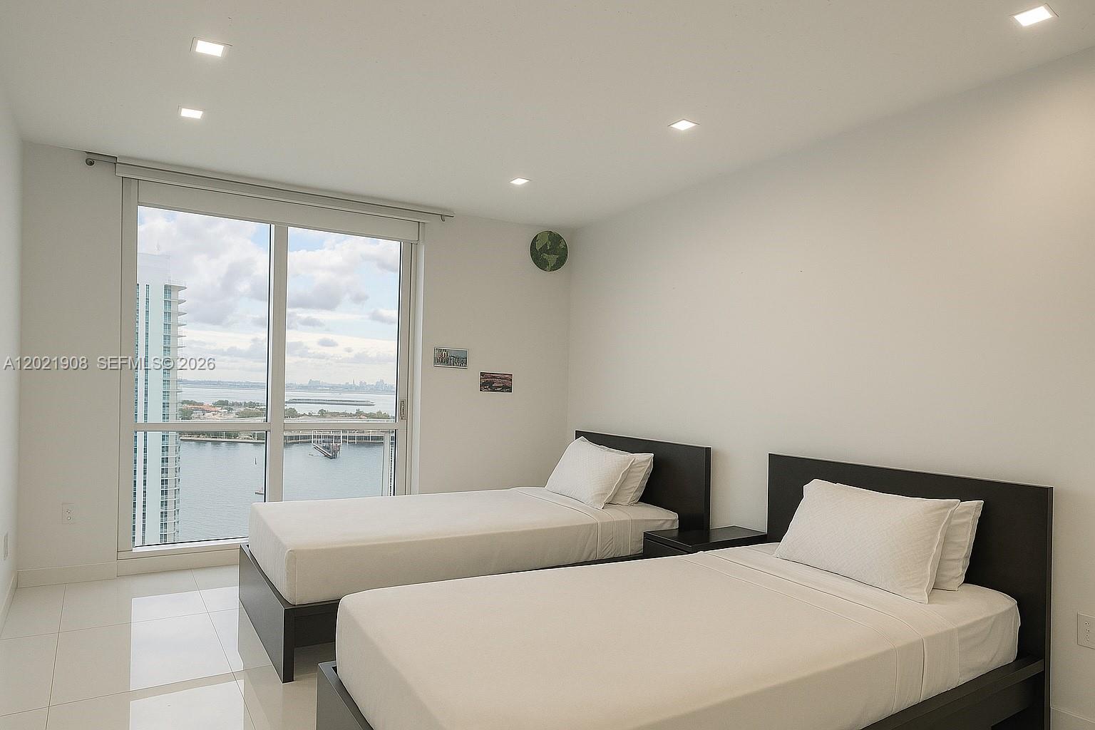 CARBONELL CONDO - Residential