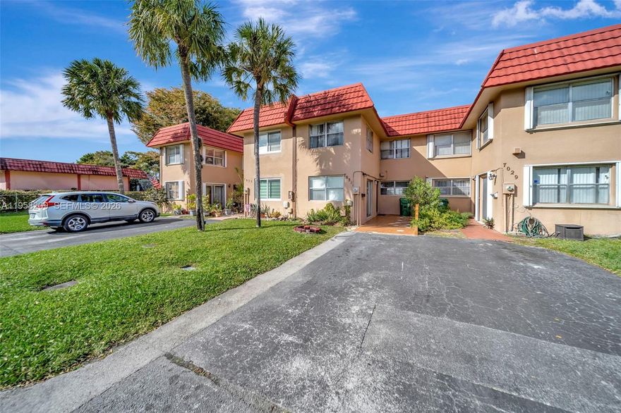 Spacious 4-bedroom, 3-bathroom townhouse perfectly located in a quiet community in Hialeah. This home features a functional and comfortable layout with generous living areas, ideal for families or anyone needing extra space.
Enjoy peaceful canal views and a large private patio, perfect for relaxing or entertaining. The unit includes a washer and dryer inside, adding everyday convenience.Parking is a major advantage: two cars can park directly in front of the townhouse plus one additional assigned space (total of 3 parking spots).
While the property is not recently updated, it is well maintained and offers an excellent rental value for the price. Location is a strong plus, with very fast access to the Palmetto Expressway, making commuting easy. Close to schools, shopping, and major roads.