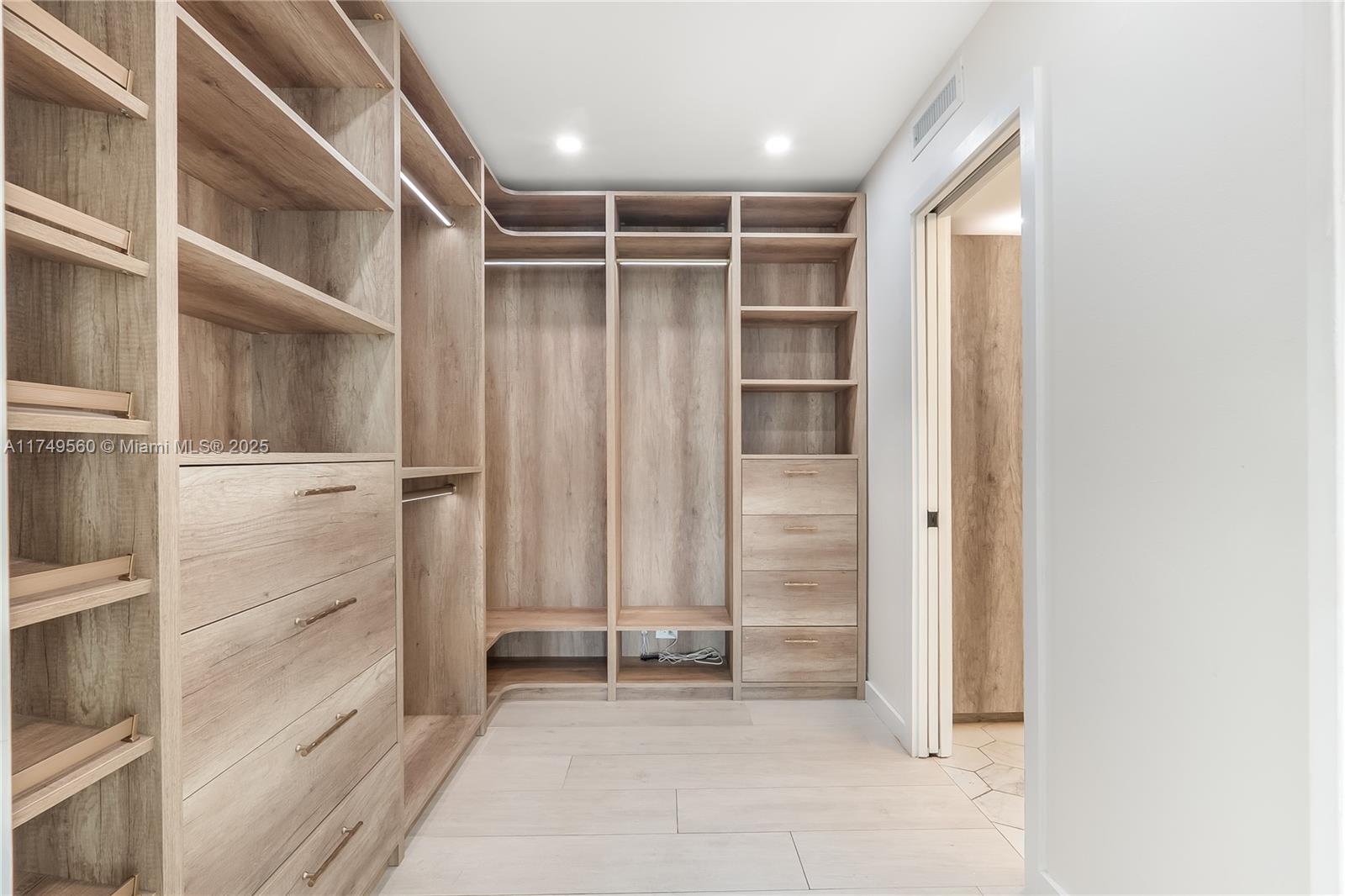 1600 SOUTH BAYSHORE LANE - Residential