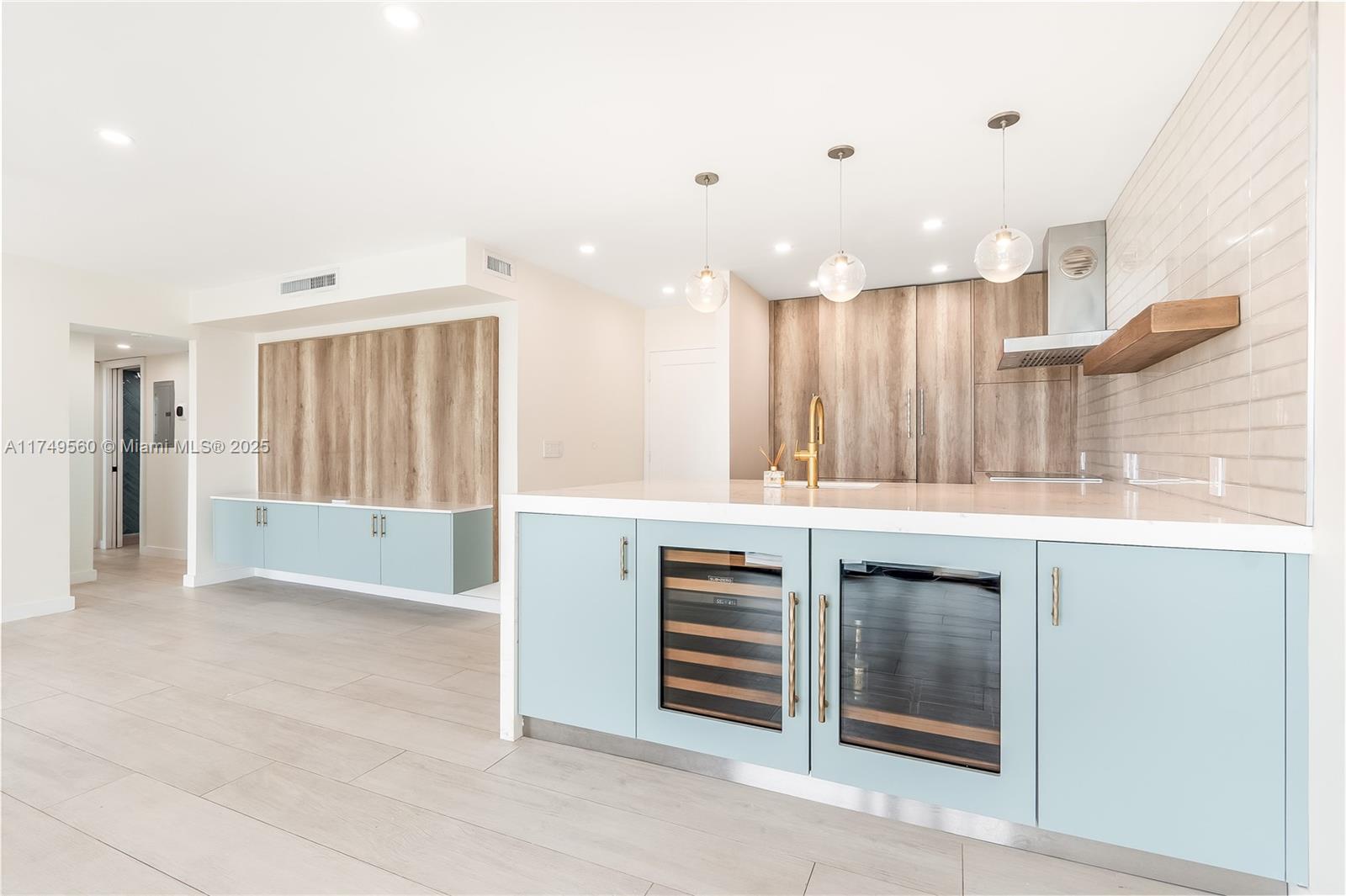 1600 SOUTH BAYSHORE LANE - Residential
