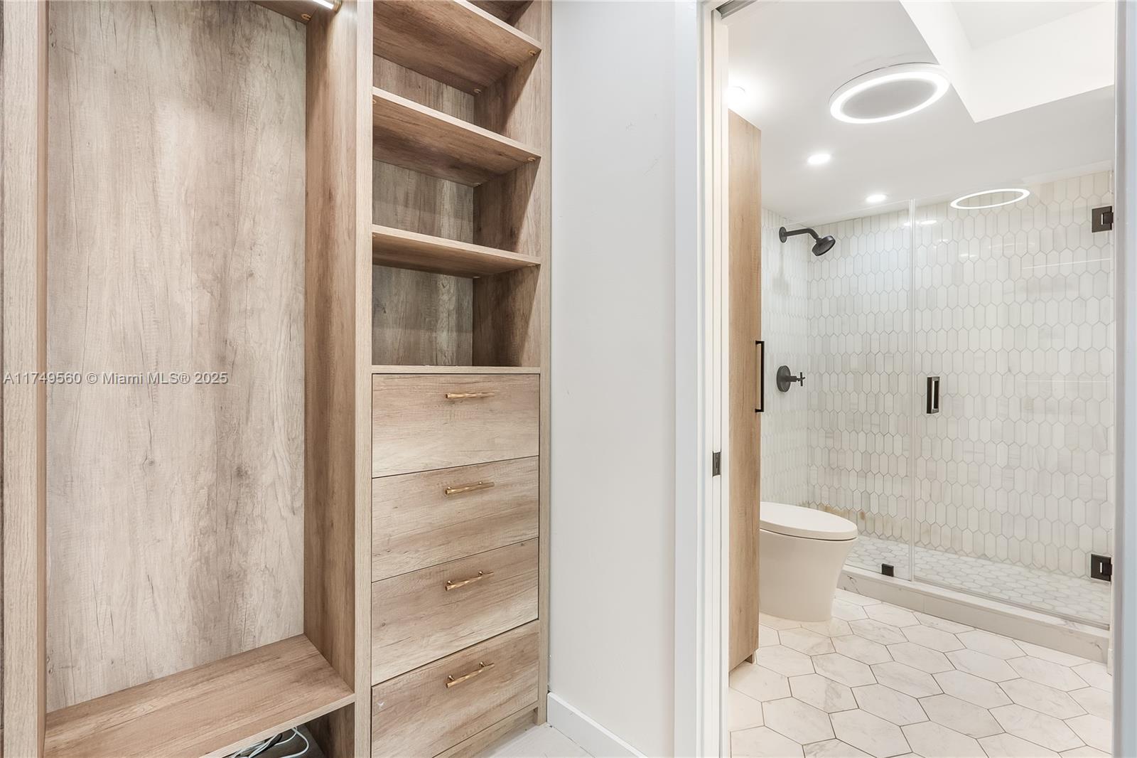 1600 SOUTH BAYSHORE LANE - Residential