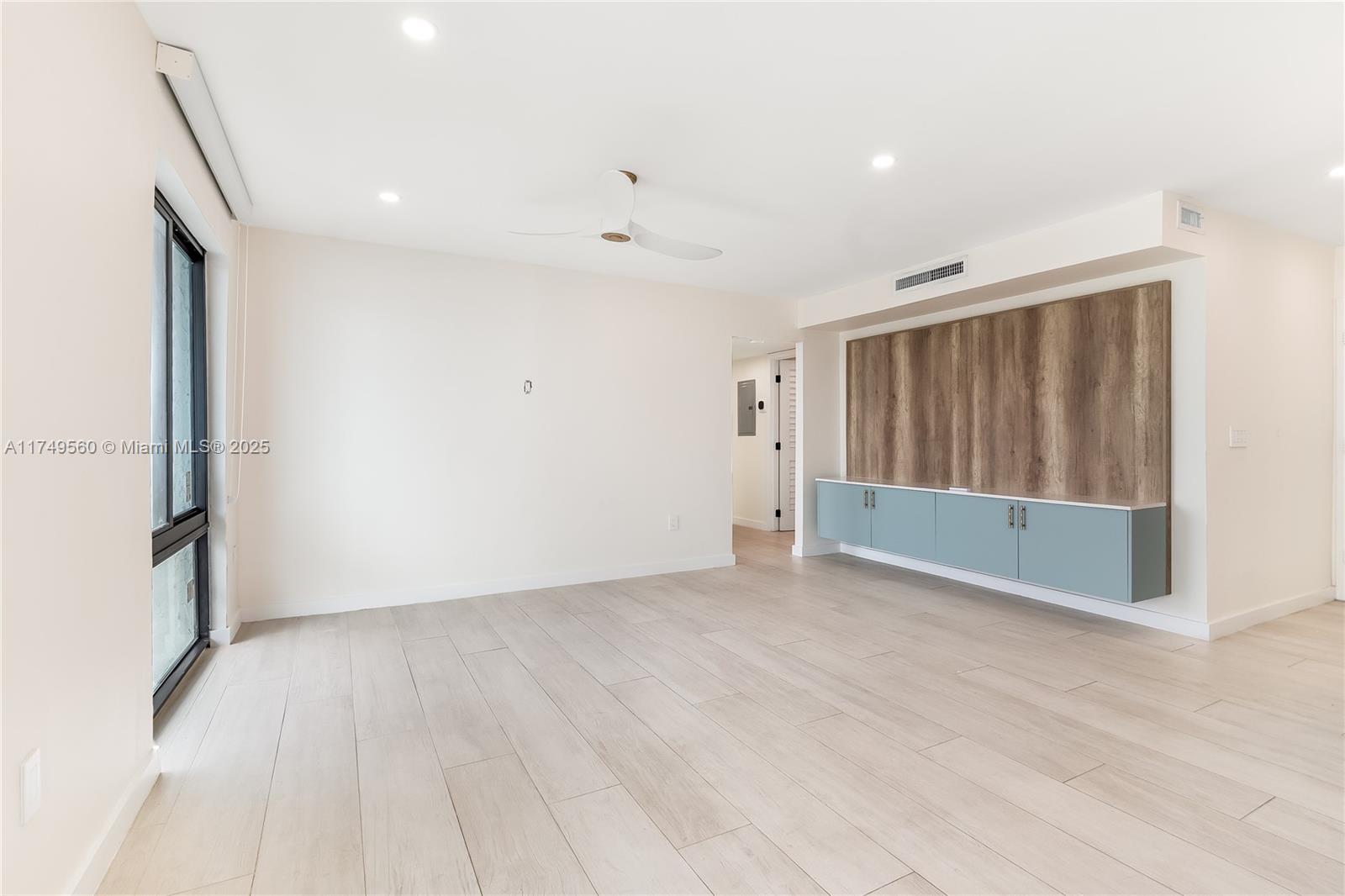 1600 SOUTH BAYSHORE LANE - Residential