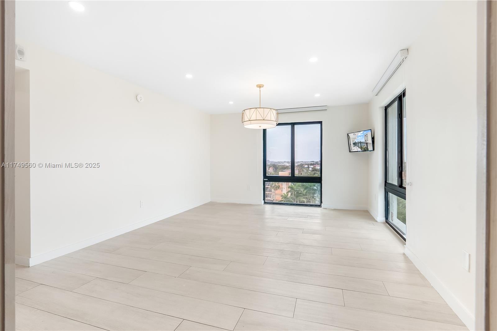 1600 SOUTH BAYSHORE LANE - Residential