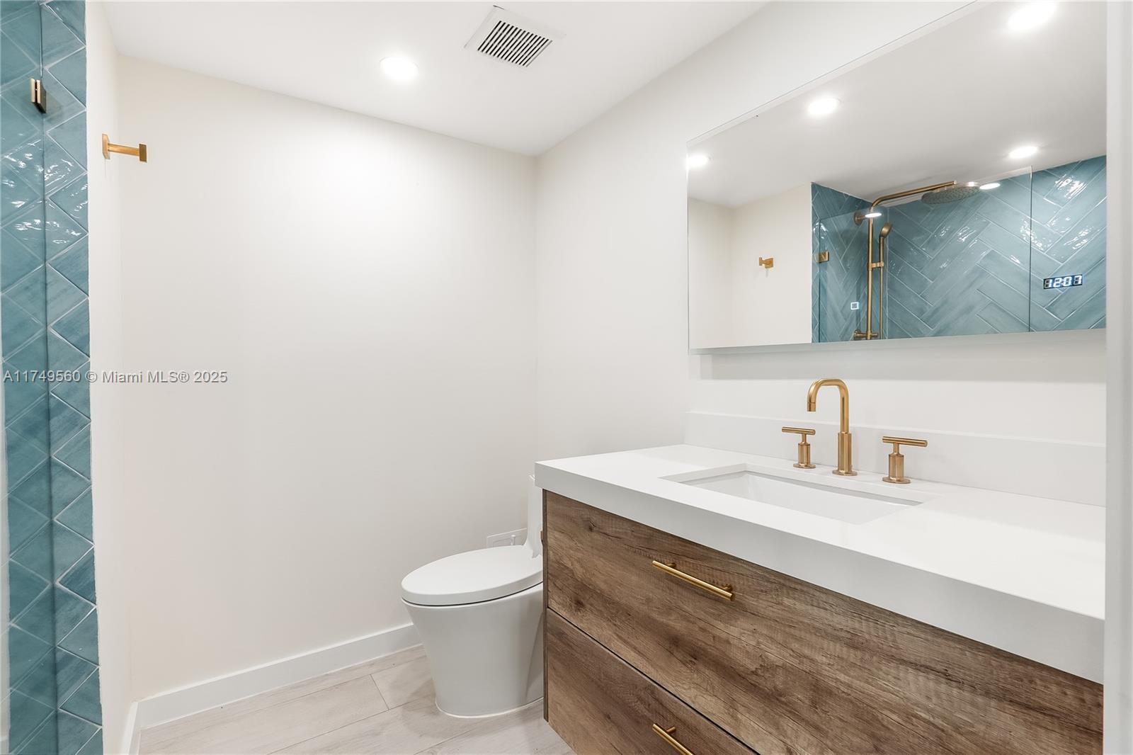 1600 SOUTH BAYSHORE LANE - Residential