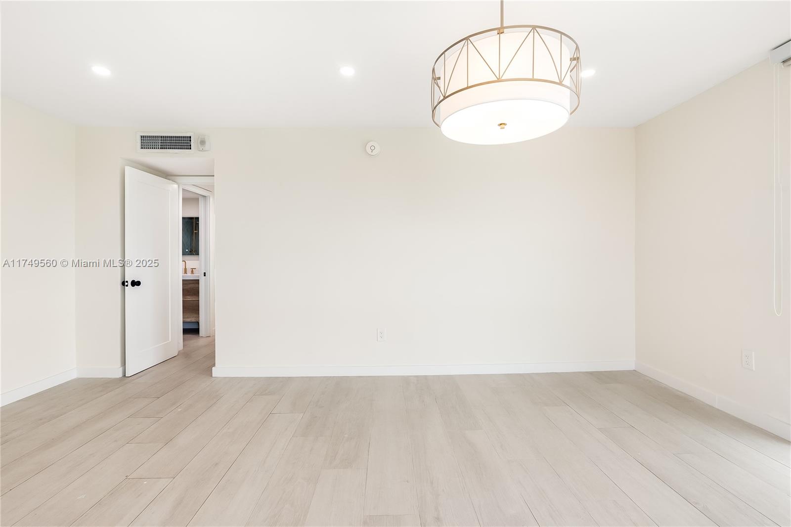 1600 SOUTH BAYSHORE LANE - Residential