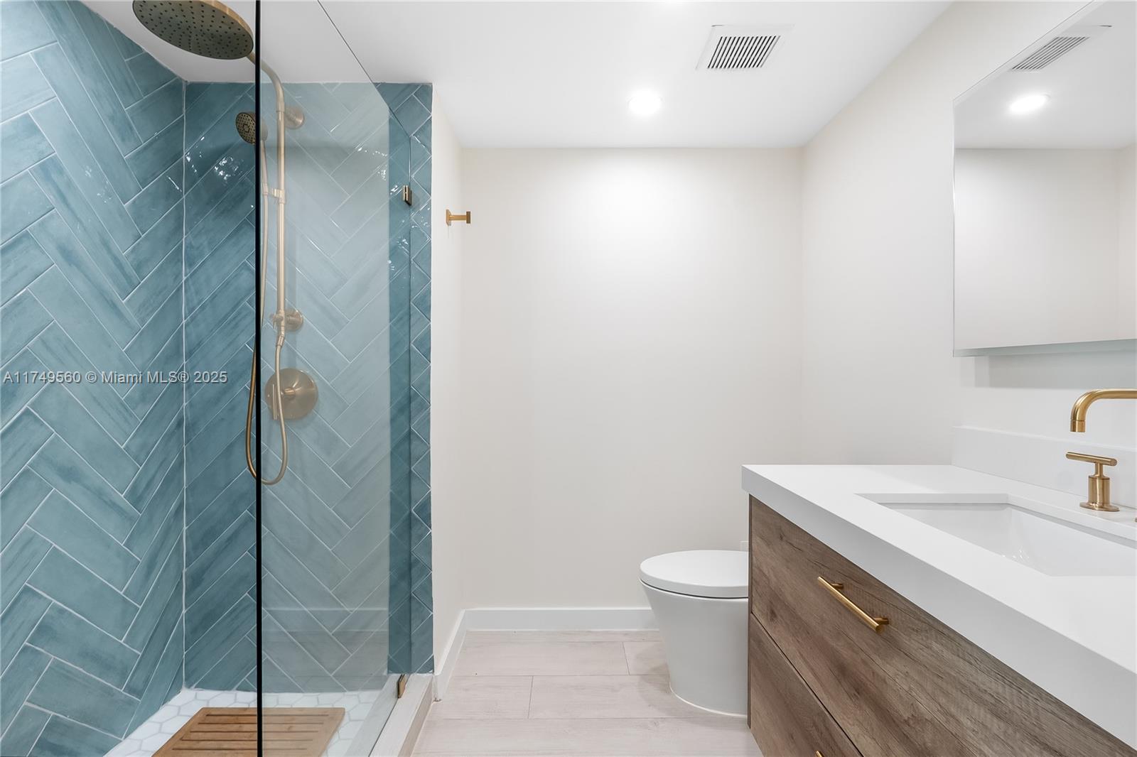 1600 SOUTH BAYSHORE LANE - Residential