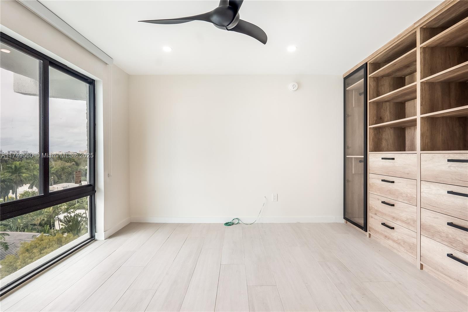1600 SOUTH BAYSHORE LANE - Residential