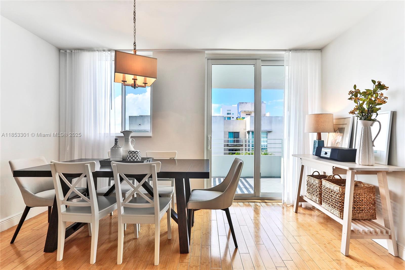 ROND POINT CONDO - Residential