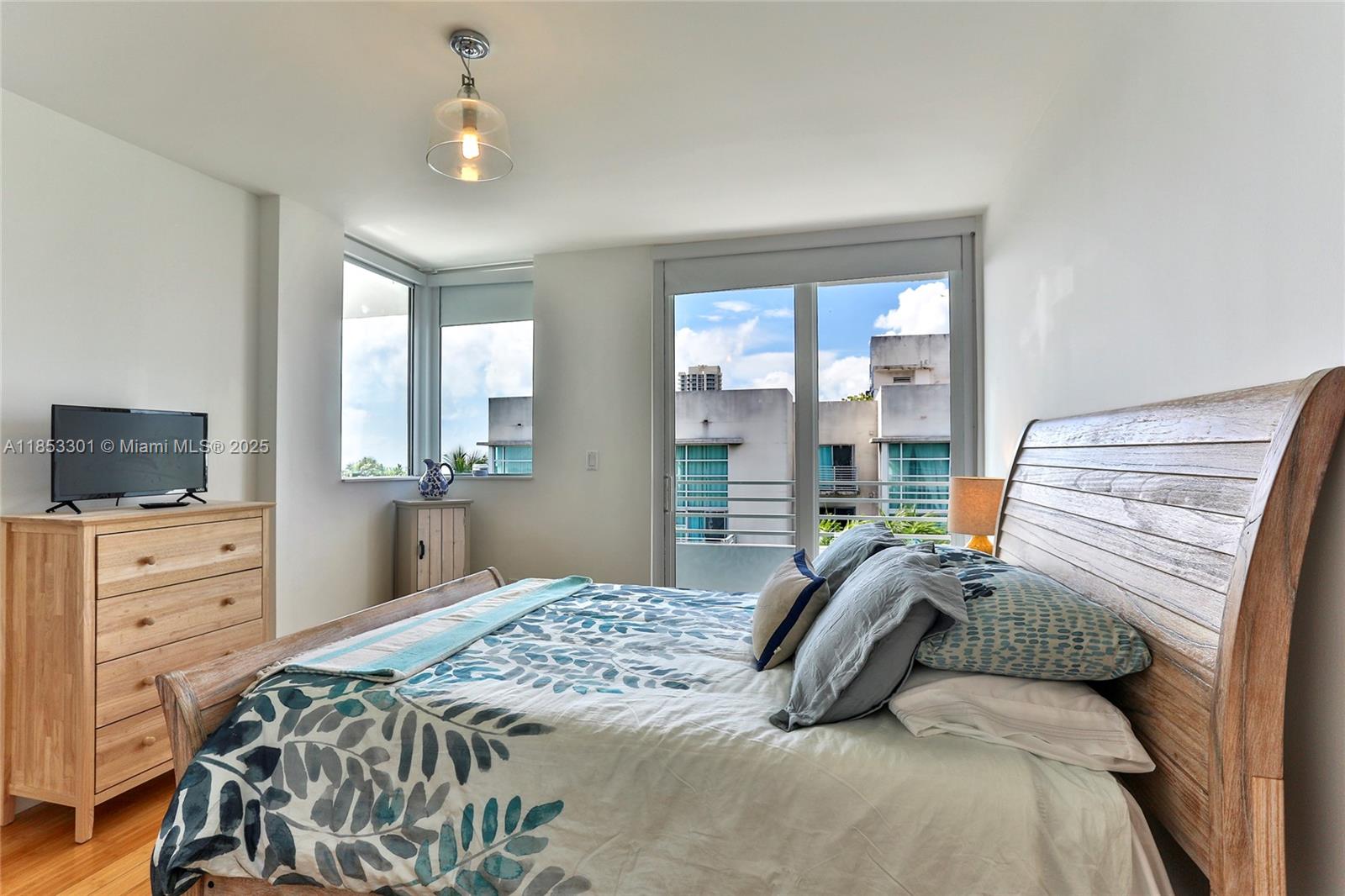 7800 Collins Ave 508