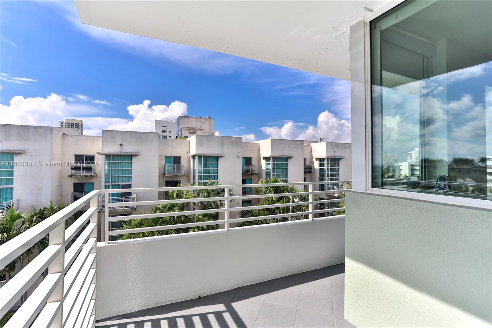 ROND POINT CONDO - Residential