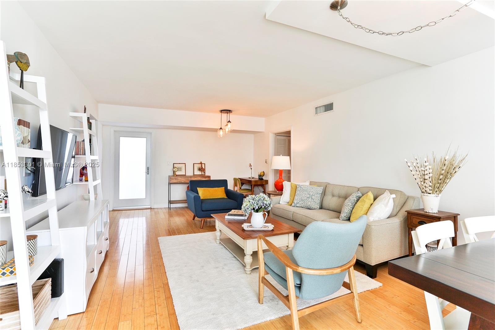 ROND POINT CONDO - Residential