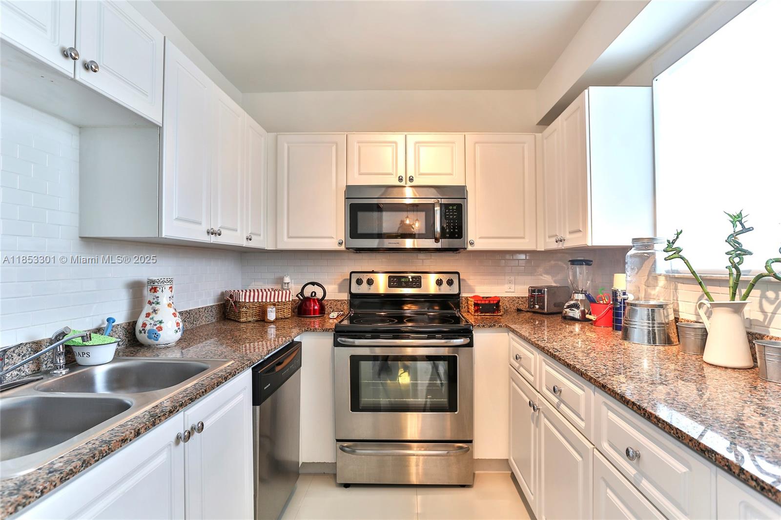 ROND POINT CONDO - Residential