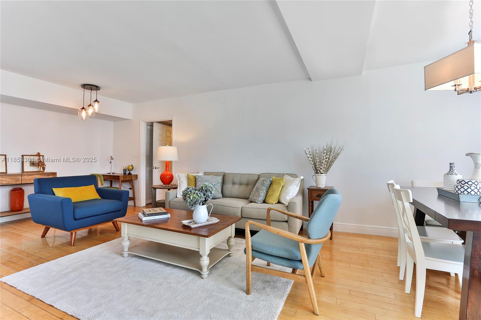 ROND POINT CONDO - Residential