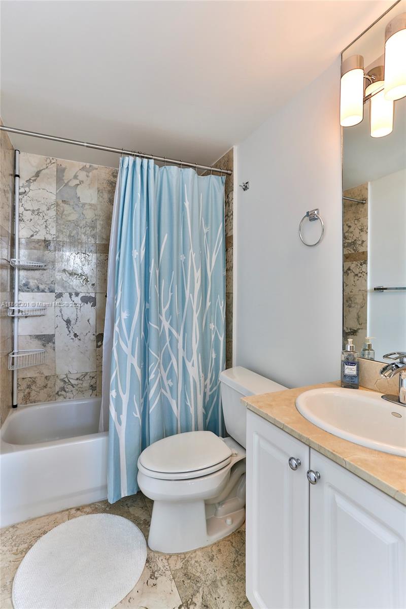 ROND POINT CONDO - Residential