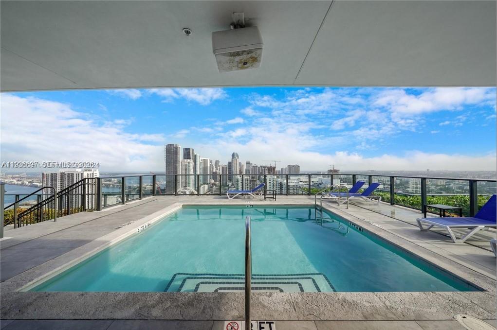 CANVAS CONDO - Residential