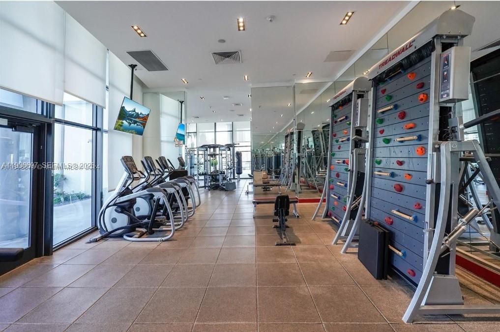 CANVAS CONDO - Residential