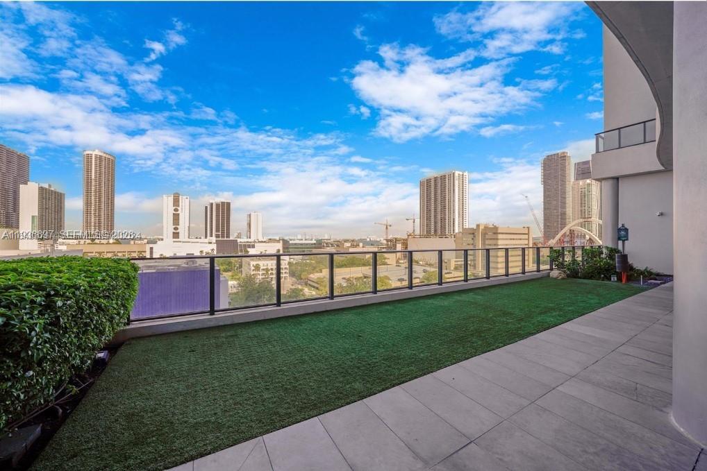 CANVAS CONDO - Residential