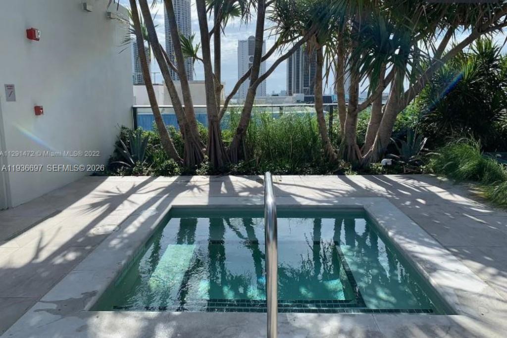 CANVAS CONDO - Residential