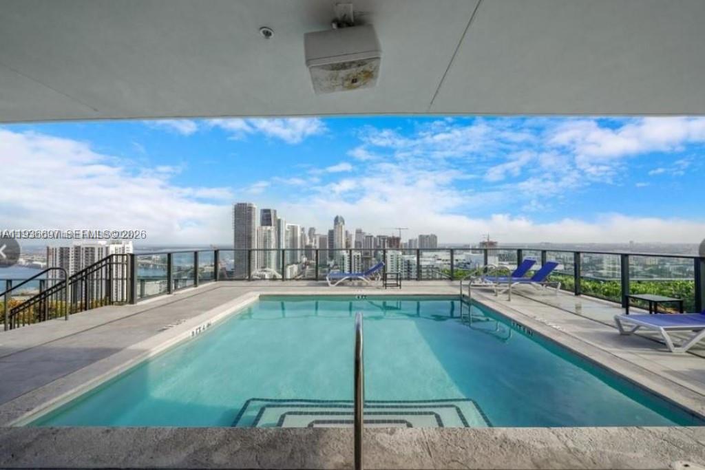 CANVAS CONDO - Residential