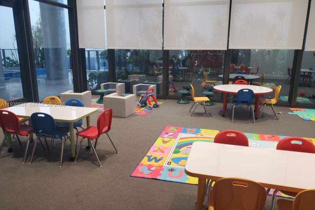 CANVAS CONDO - Residential