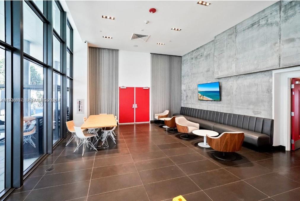 CANVAS CONDO - Residential