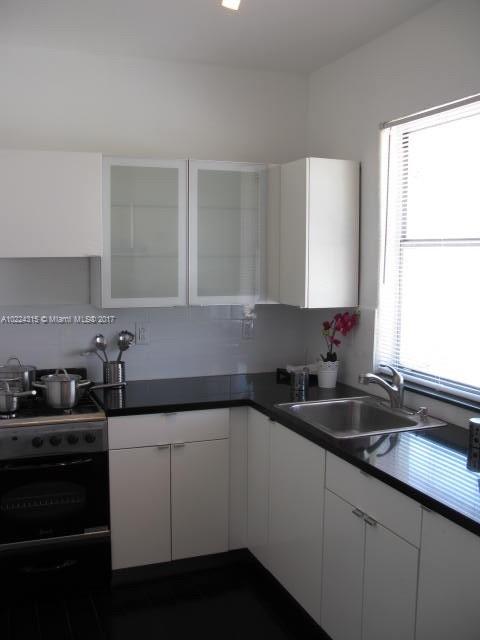Great unit. Completely renovated with wood floors, new kitchen and appliances, bathroom and new bedroom. Turn key.Located on the 1st floor. For rent completely furnished with queen bed in bedroom. LCD high definition 42 inches tv.All furniture included. Very bright apartment.. Brand new unit. Easy to show.