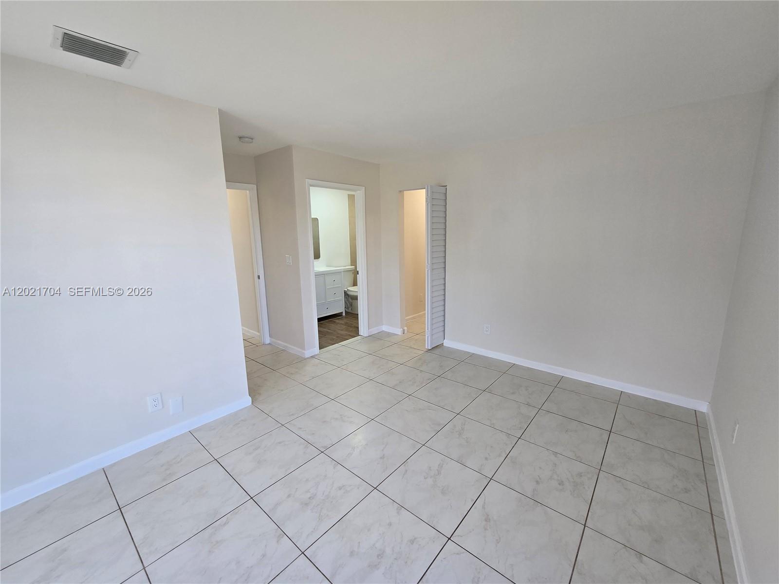 MEADOW WOOD MANOR #4 - Residential