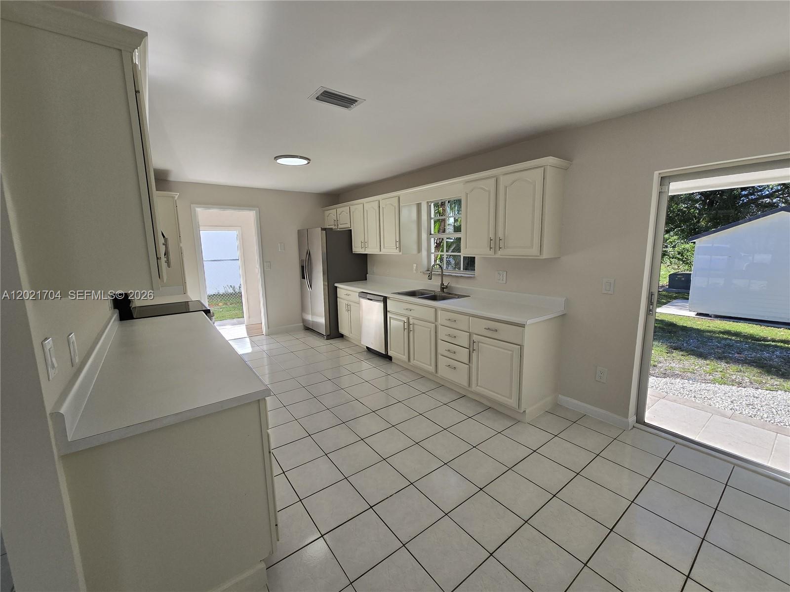 MEADOW WOOD MANOR #4 - Residential