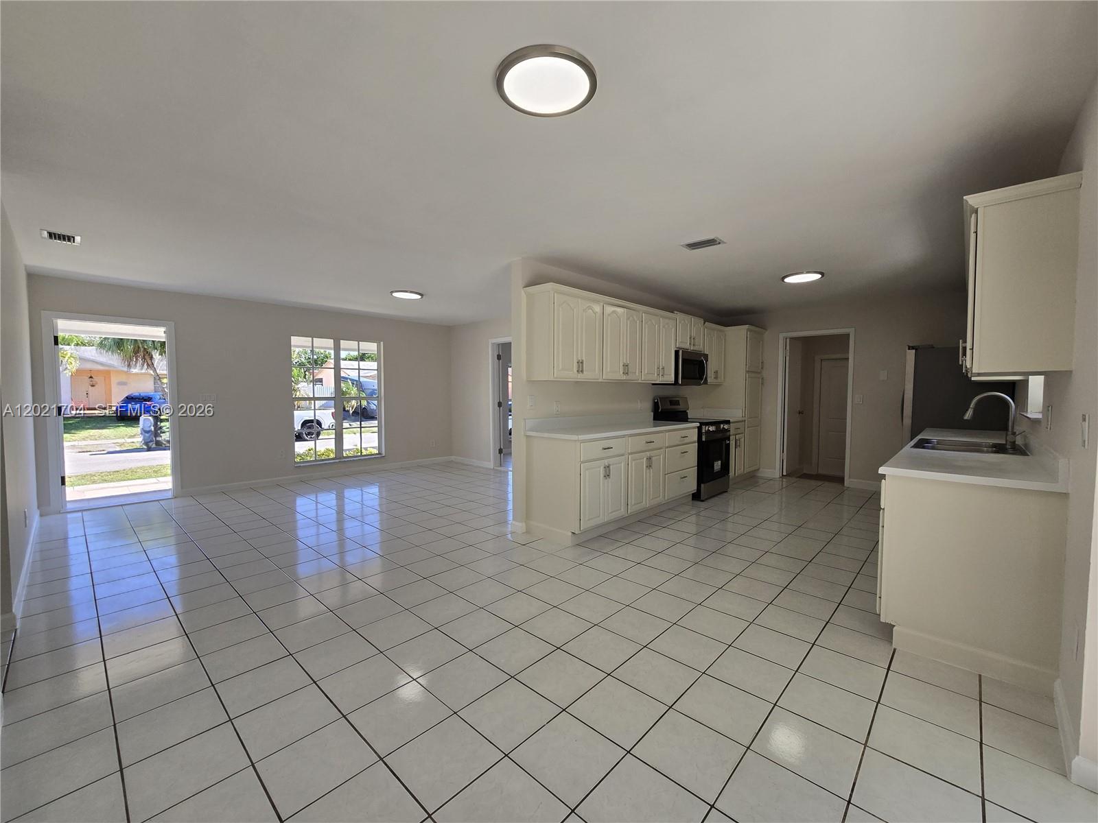 MEADOW WOOD MANOR #4 - Residential