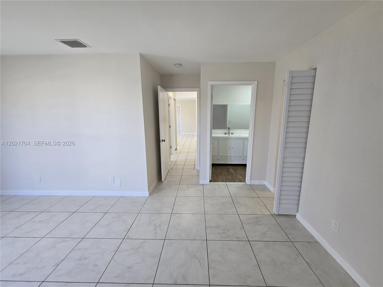MEADOW WOOD MANOR #4 - Residential