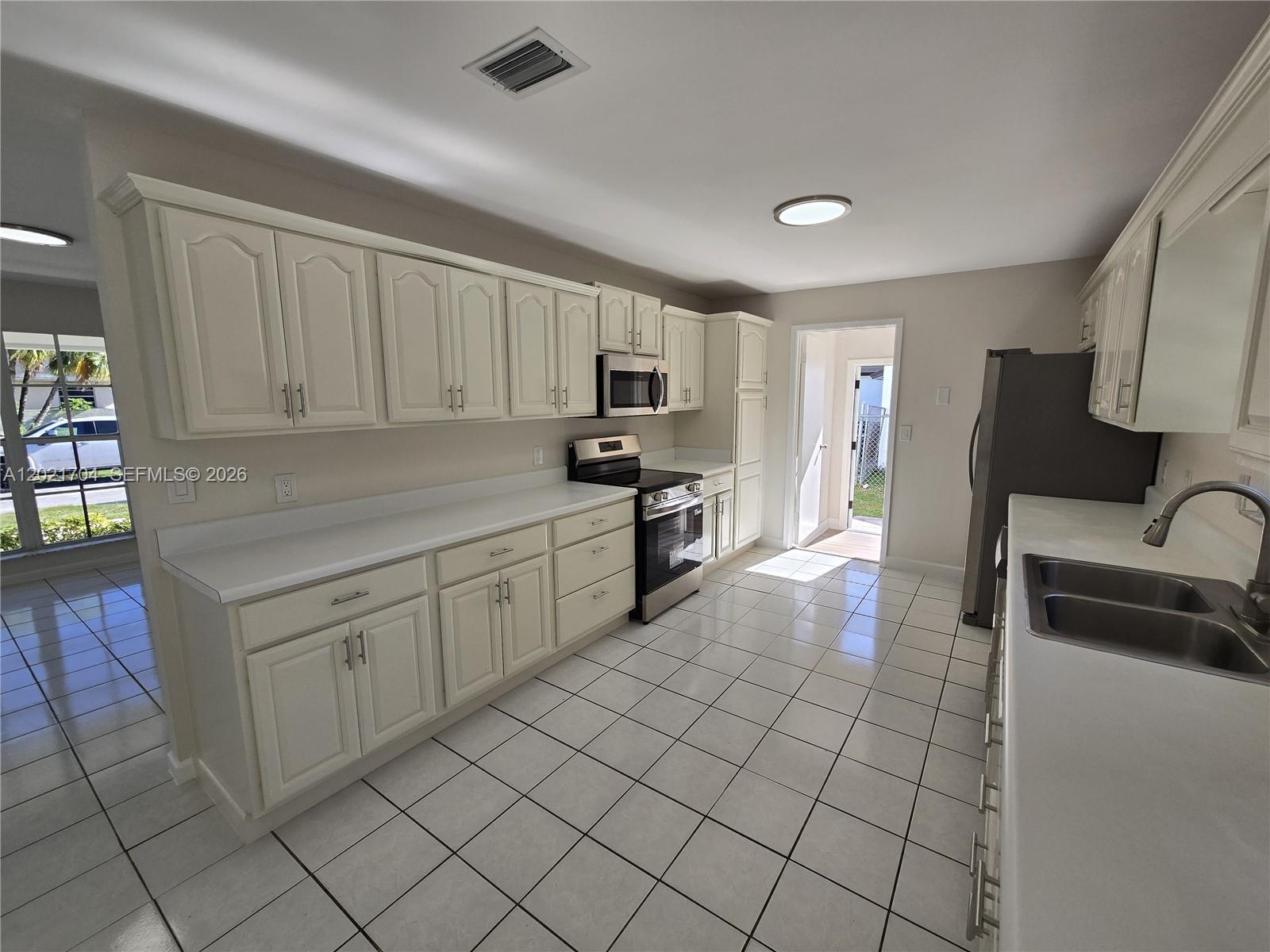 MEADOW WOOD MANOR #4 - Residential