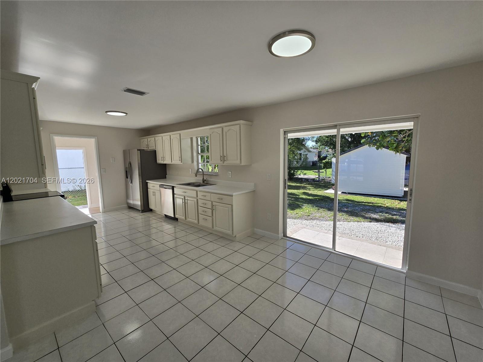 MEADOW WOOD MANOR #4 - Residential