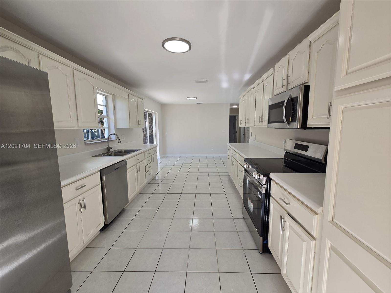 MEADOW WOOD MANOR #4 - Residential
