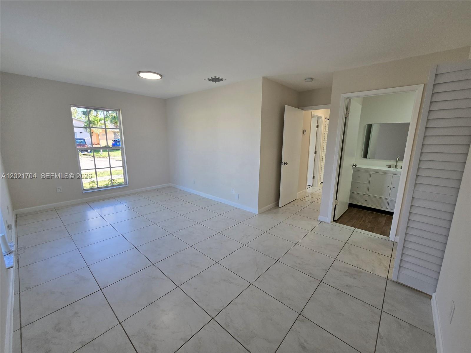 MEADOW WOOD MANOR #4 - Residential