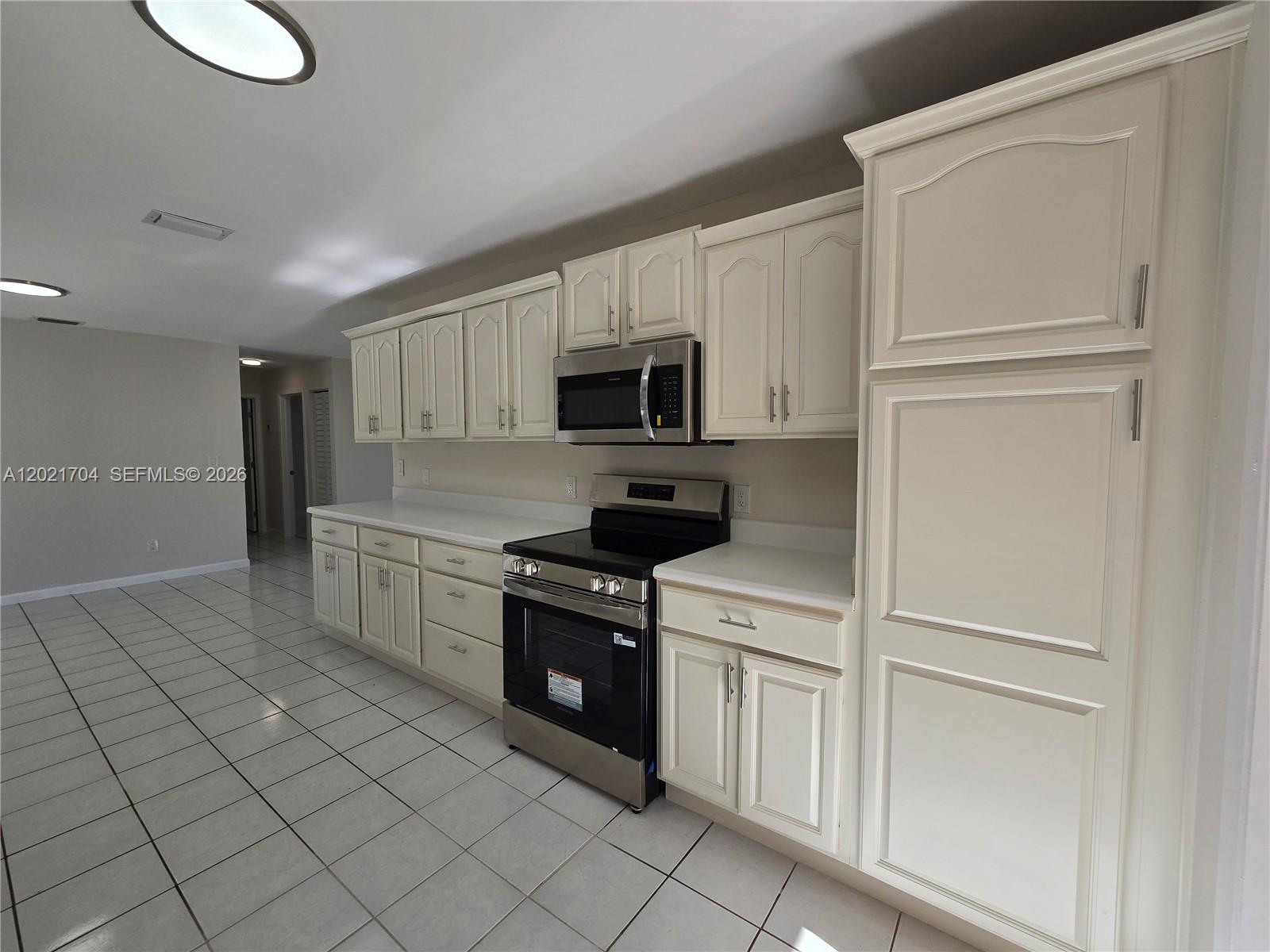 MEADOW WOOD MANOR #4 - Residential