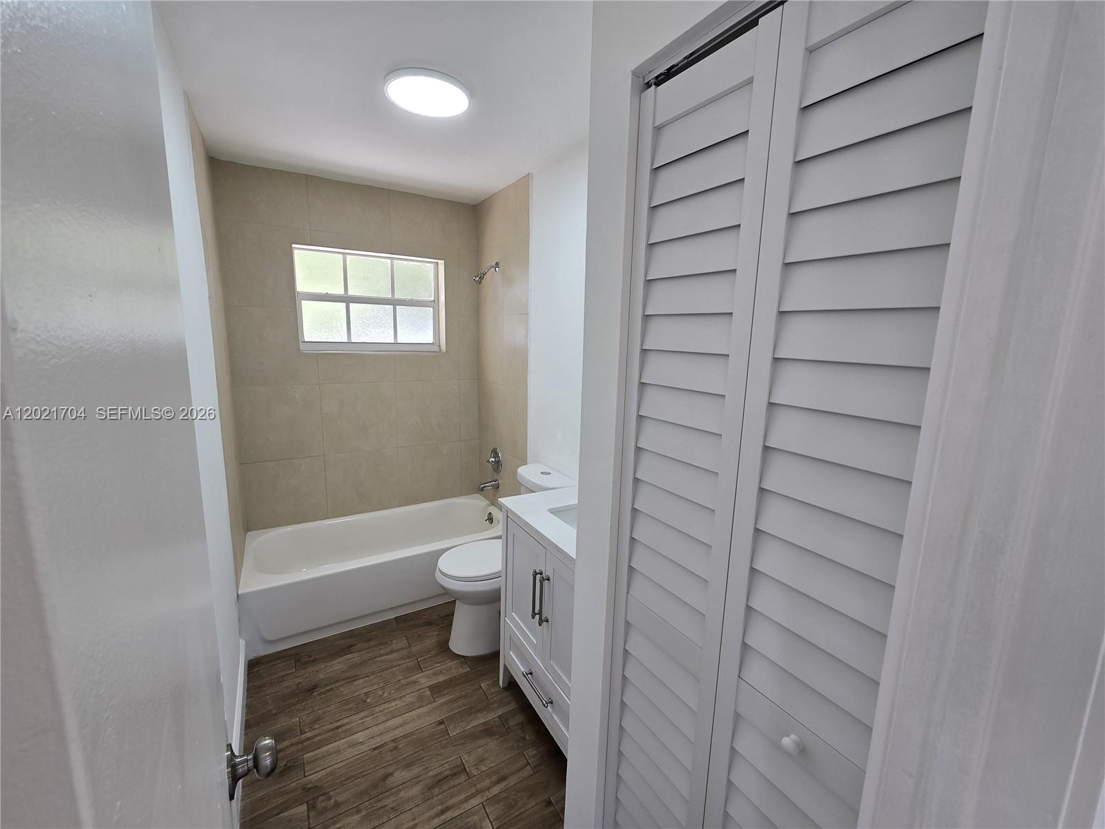 MEADOW WOOD MANOR #4 - Residential